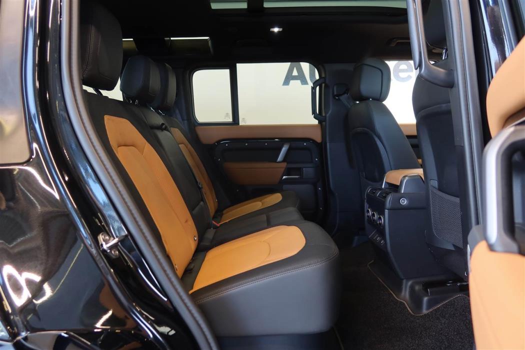 Land Rover Defender 2024