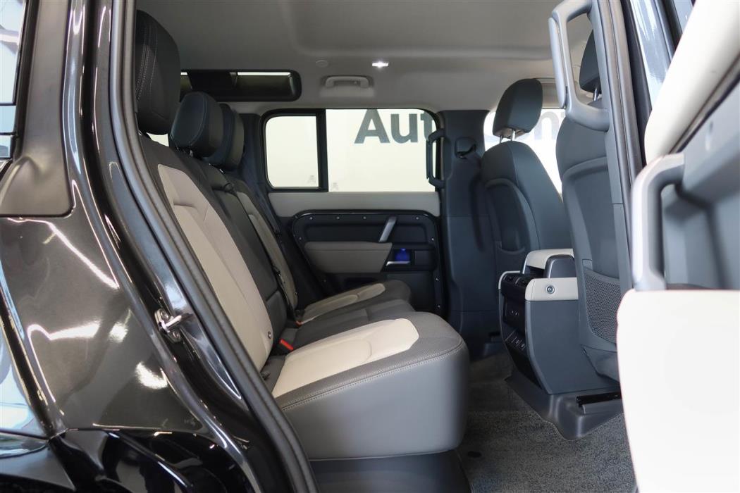 Land Rover Defender 2024