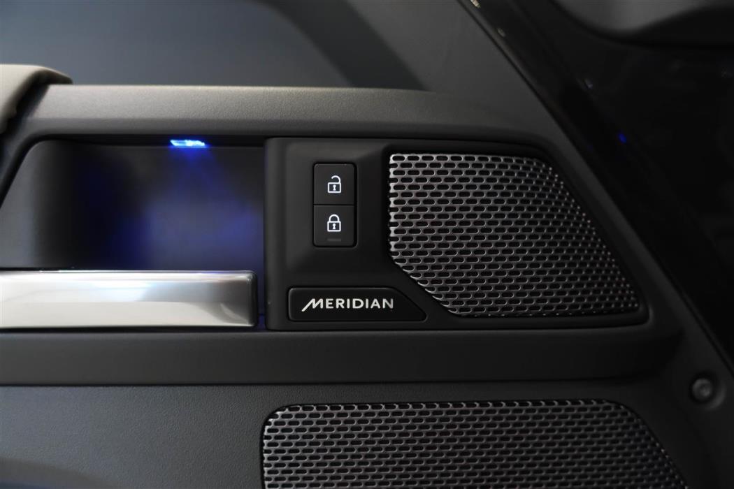 Land Rover Defender 2024