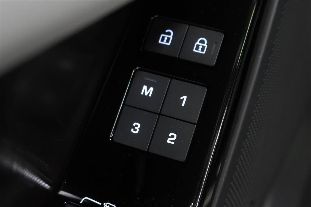 Land Rover Range Rover Velar 2025