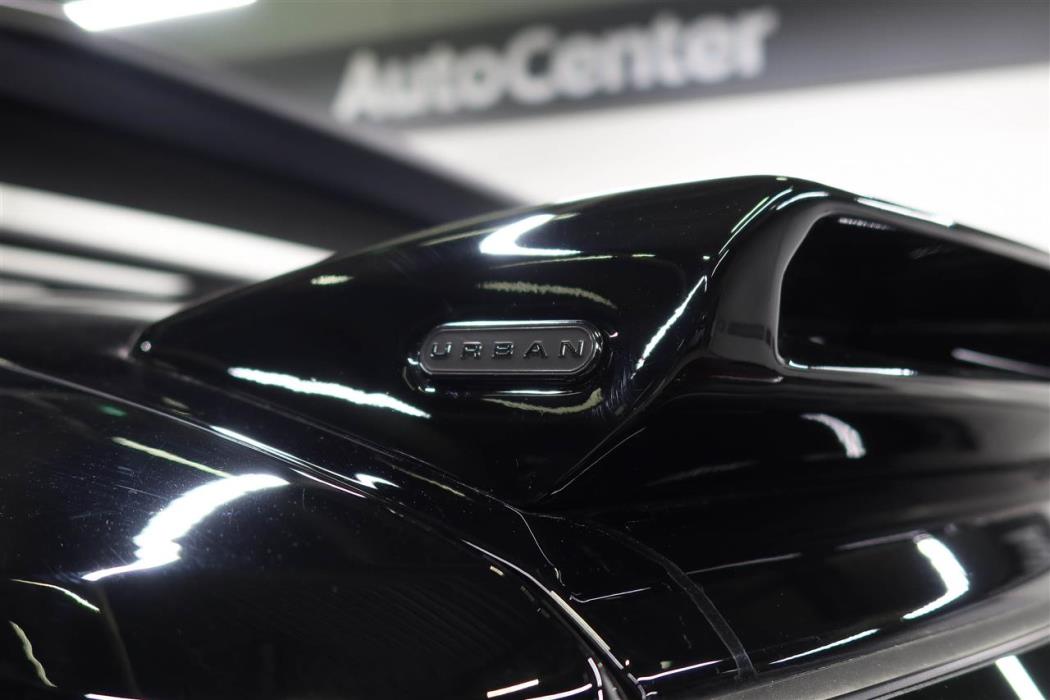 Land Rover Defender 2025