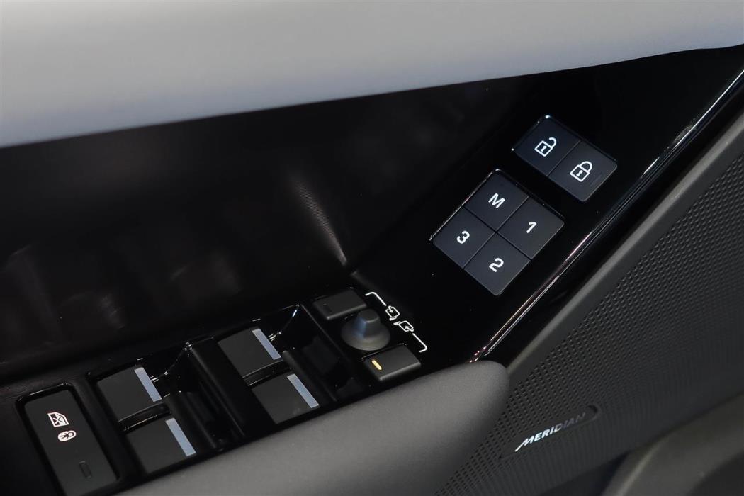 Land Rover Range Rover Velar 2026