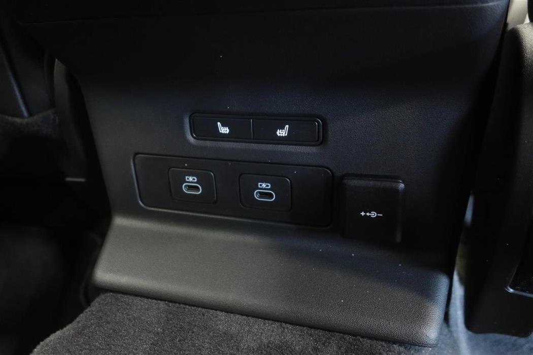 Land Rover Range Rover Velar 2026