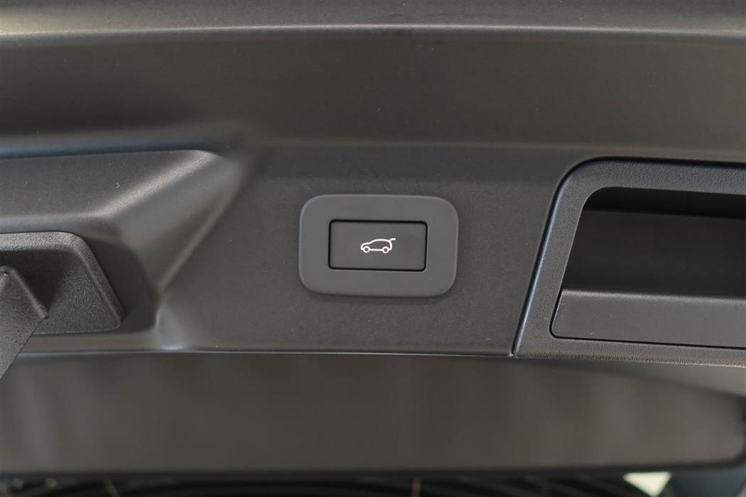 Land Rover Range Rover Velar 2026