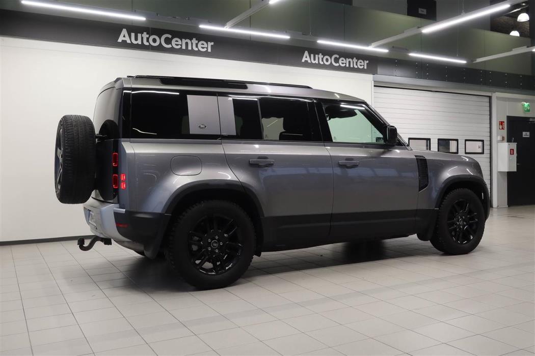 Land Rover Defender 2024