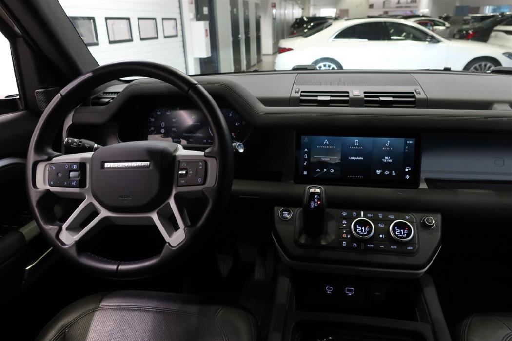 Land Rover Defender 2024