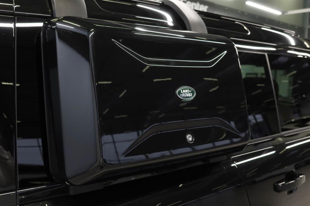 Land Rover Defender 2025