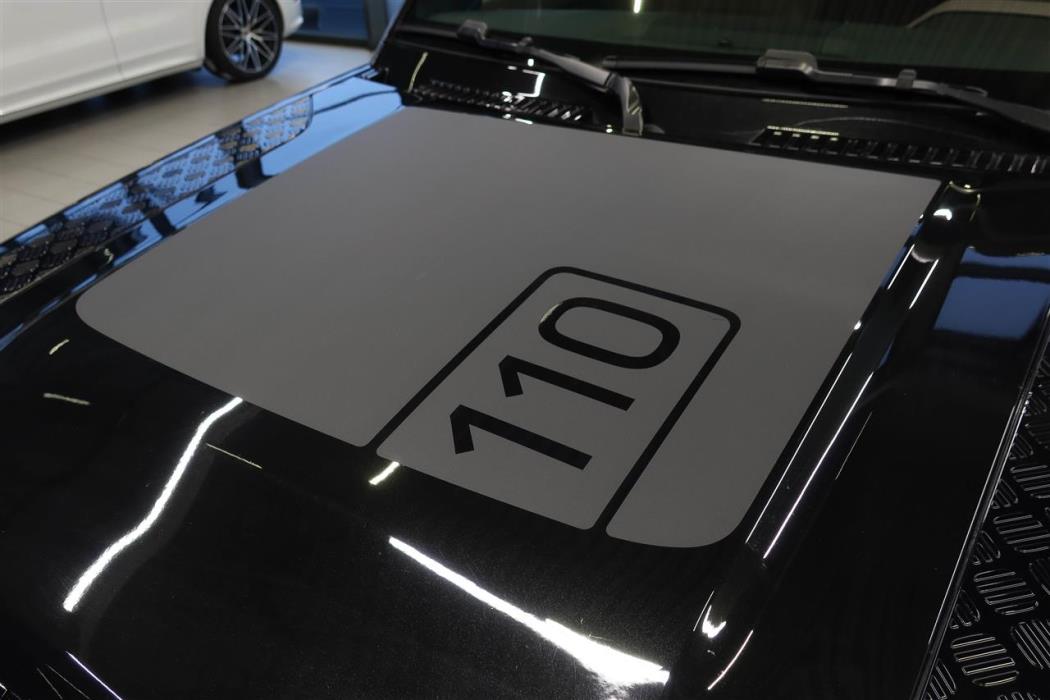 Land Rover Defender 2025