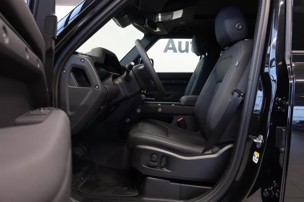 Land Rover Defender 2026