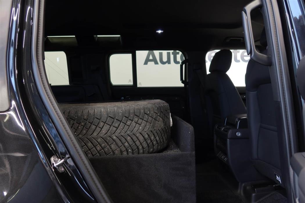 Land Rover Defender 2026