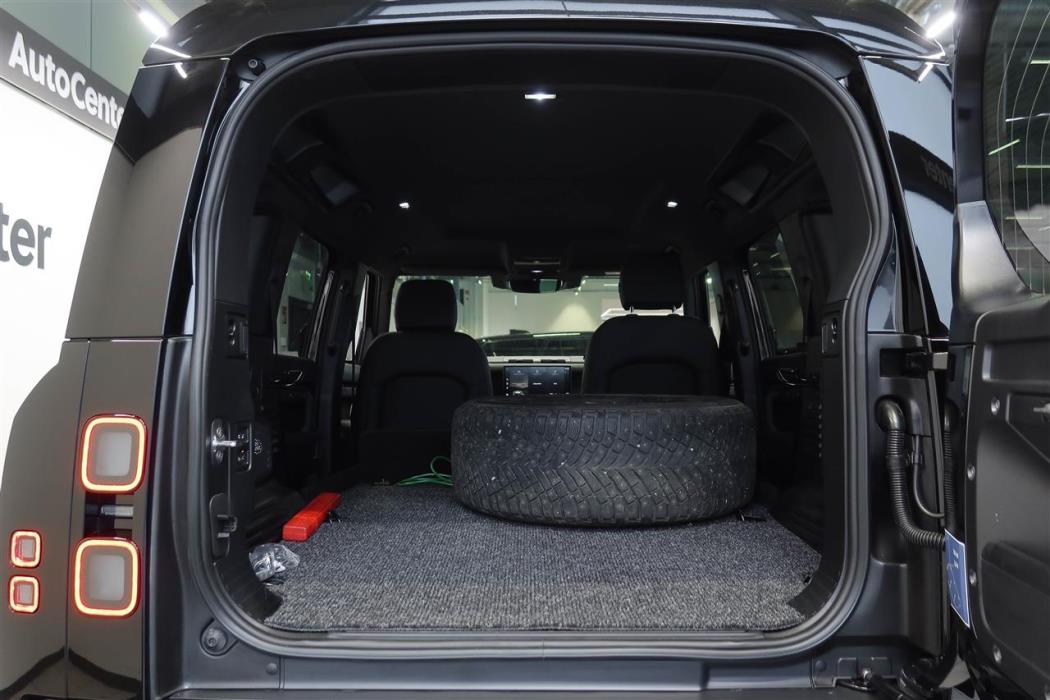 Land Rover Defender 2026
