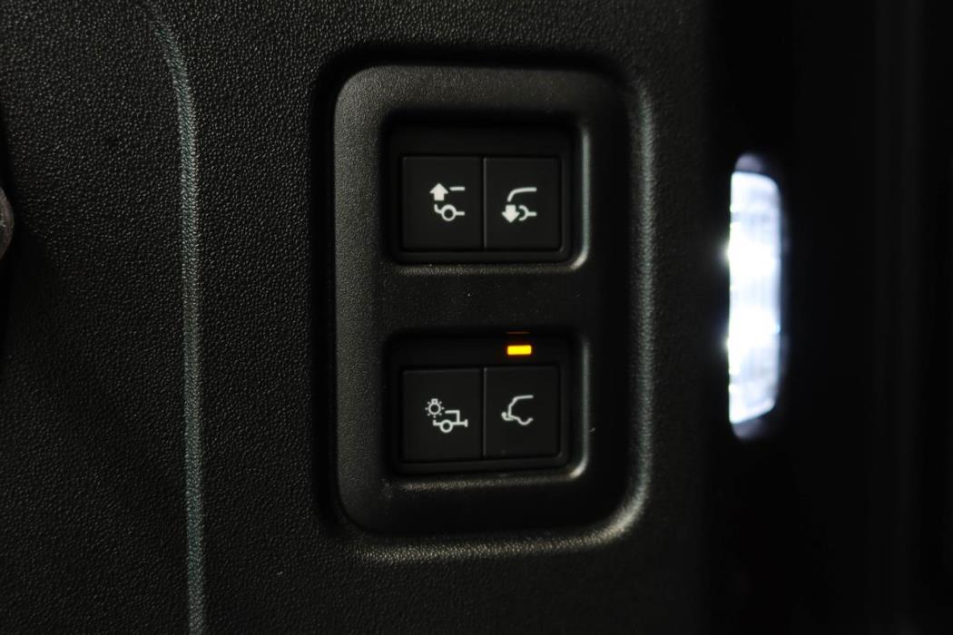 Land Rover Defender 2026