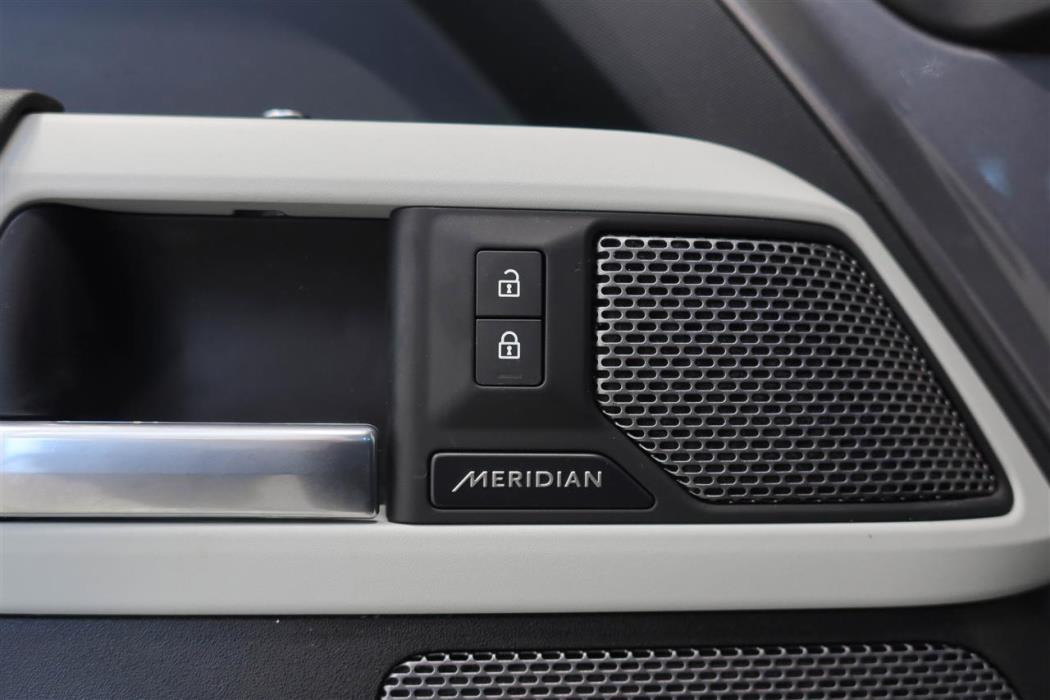 Land Rover Defender 2022