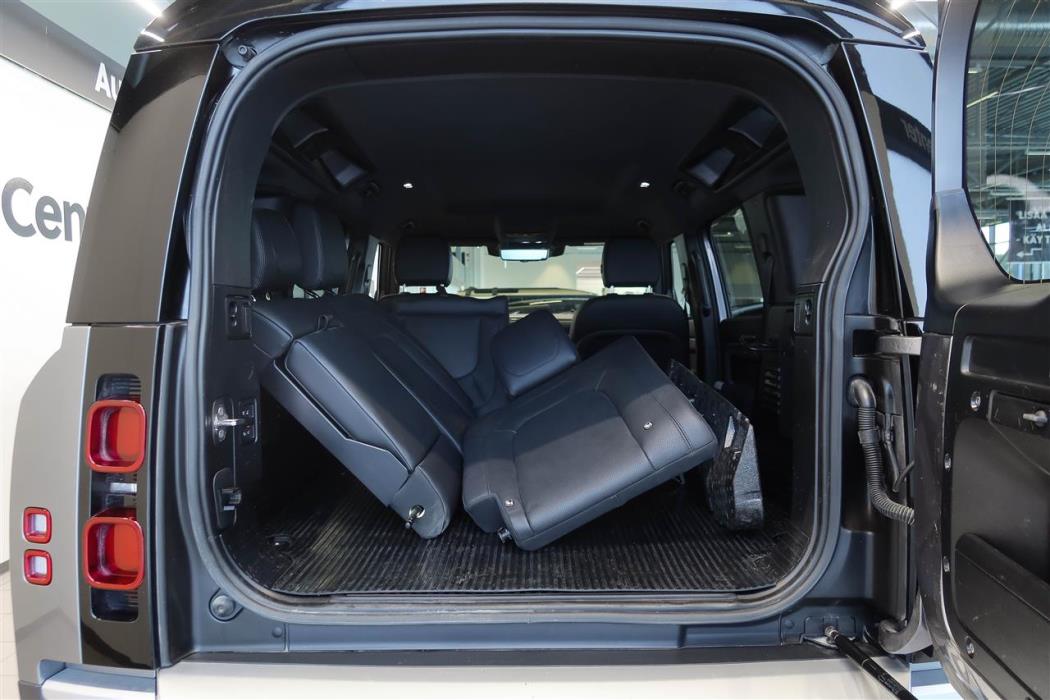 Land Rover Defender 2022