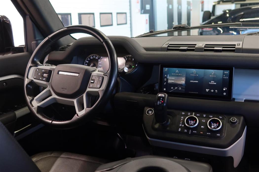 Land Rover Defender 2022