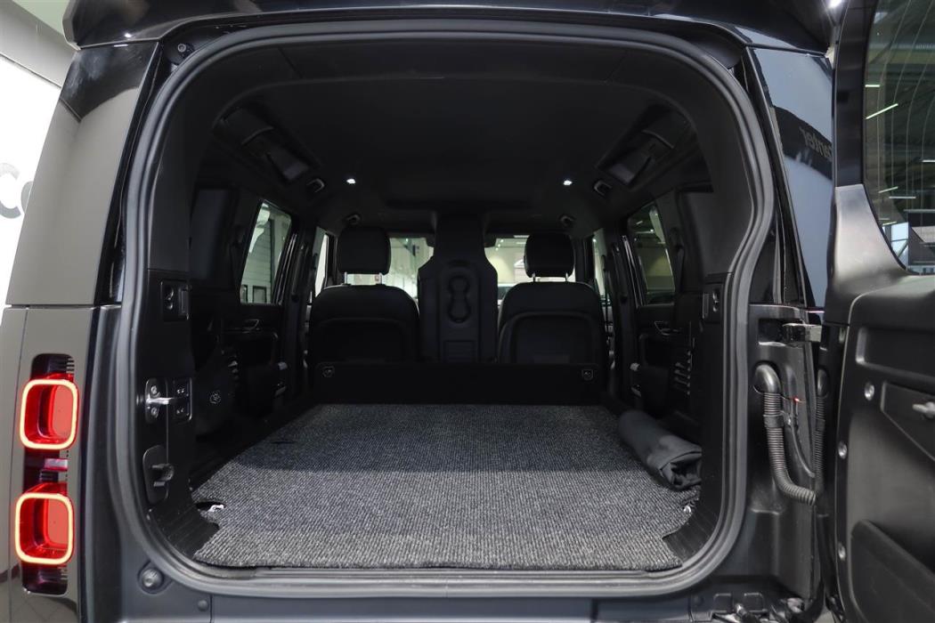 Land Rover Defender 2023