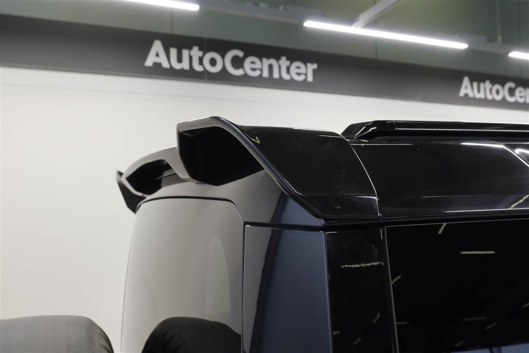 Land Rover Defender 2023