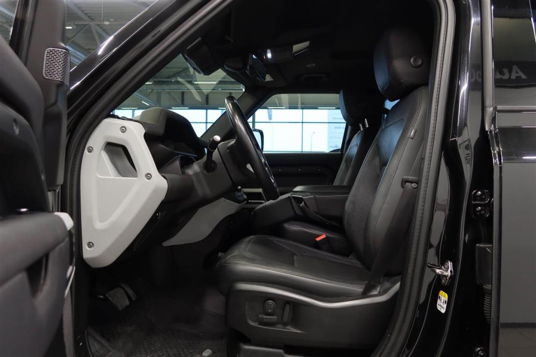 Land Rover Defender 2023