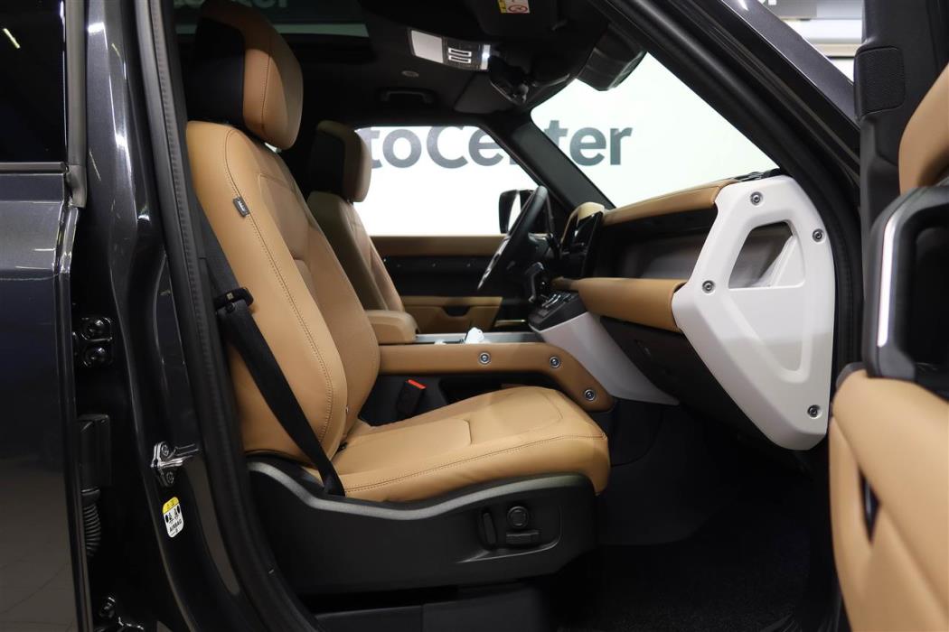 Land Rover Defender 2025