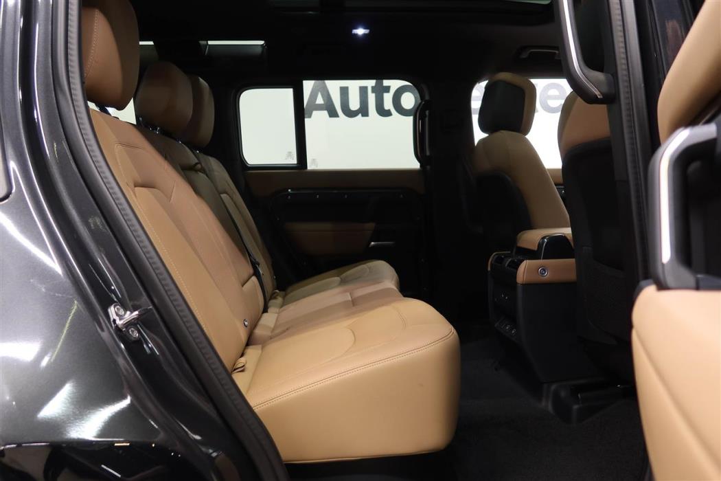 Land Rover Defender 2025