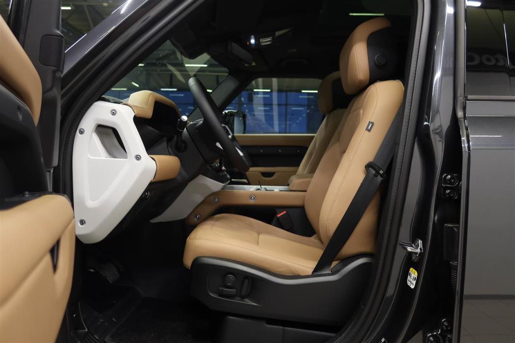 Land Rover Defender 2025