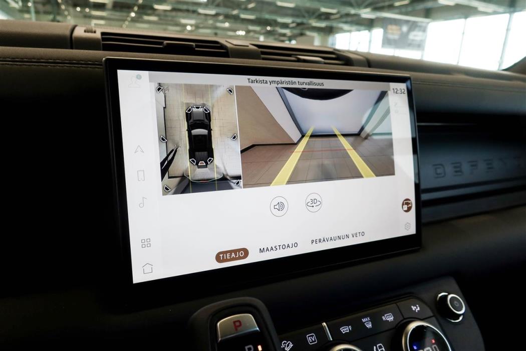 Land Rover Defender 2025