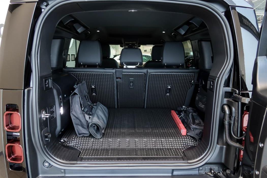 Land Rover Defender 2025