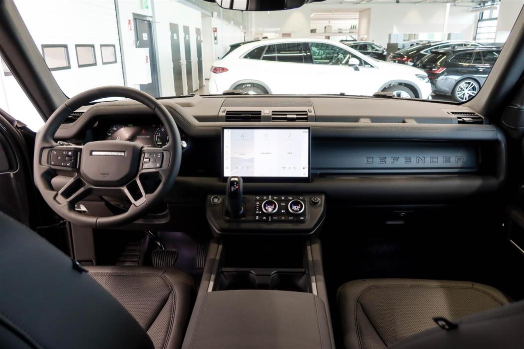 Land Rover Defender 2025