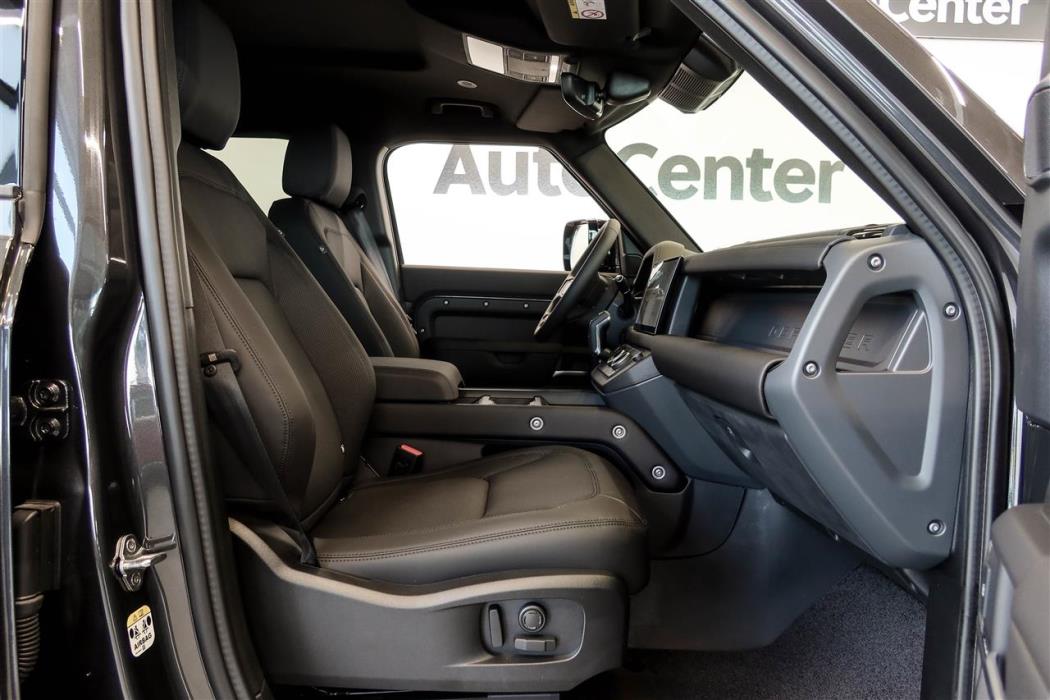 Land Rover Defender 2025