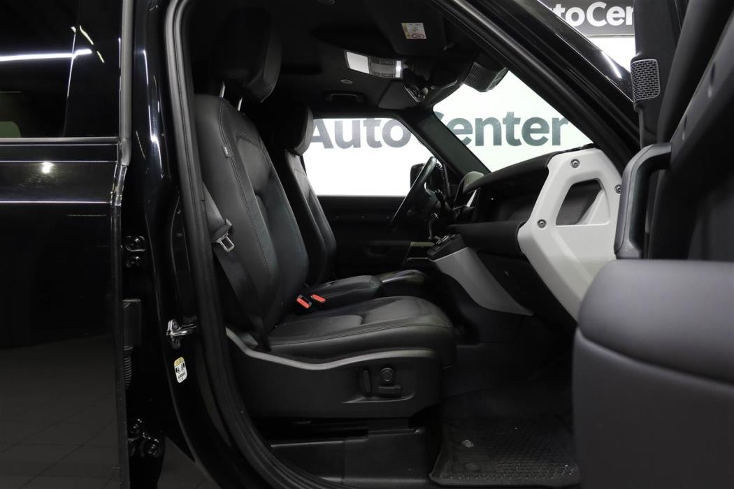 Land Rover Defender 2024