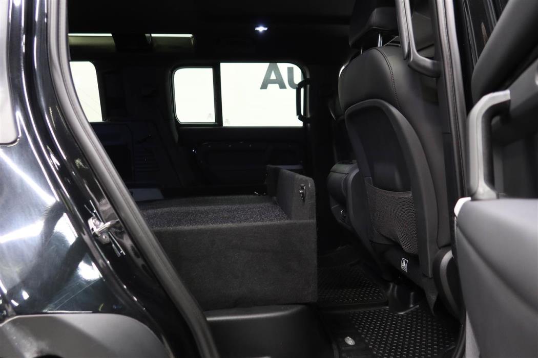 Land Rover Defender 2024