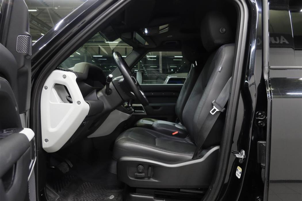 Land Rover Defender 2024