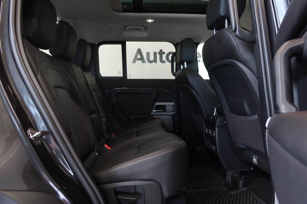 Land Rover Defender 2024