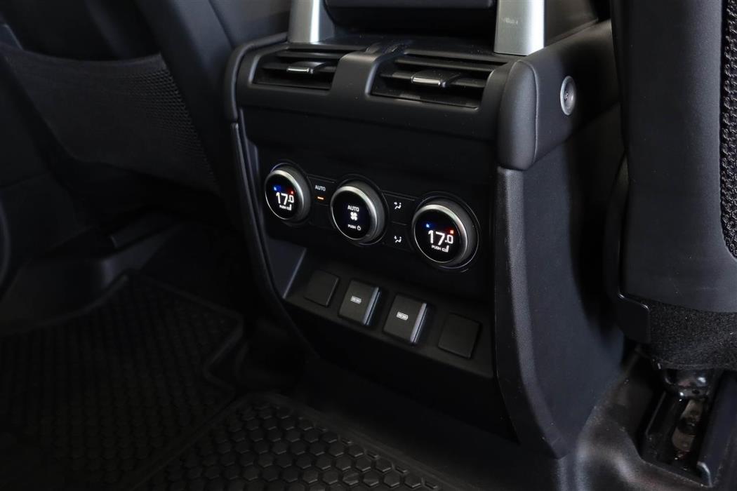 Land Rover Defender 2024