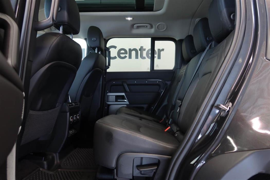 Land Rover Defender 2024