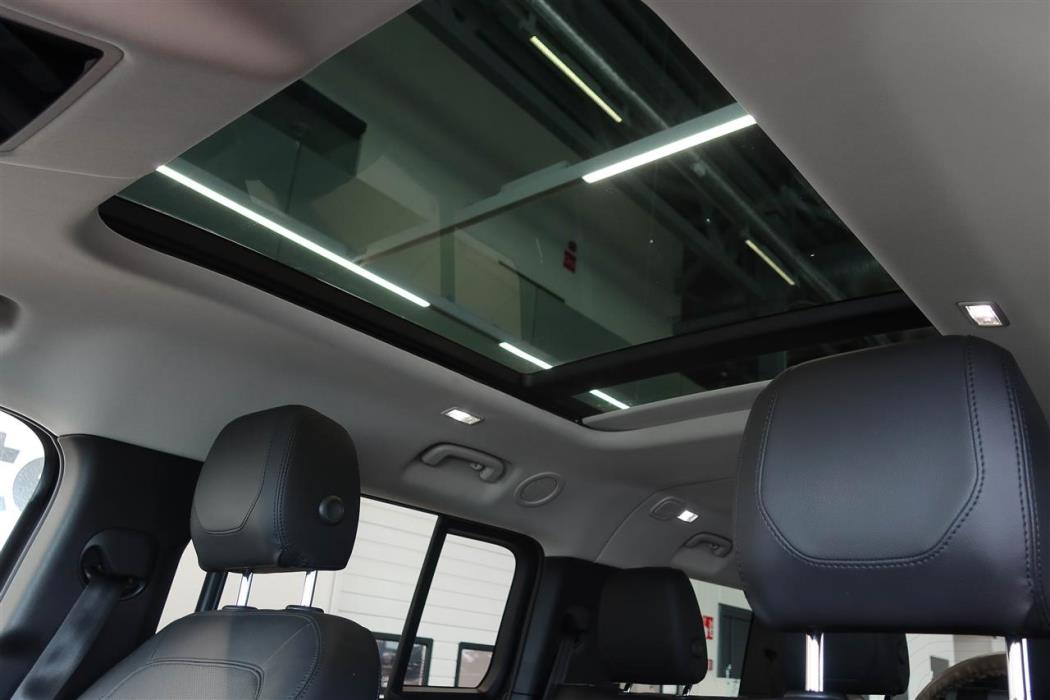 Land Rover Defender 2024