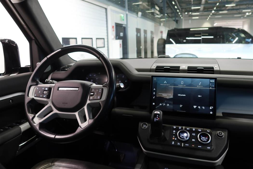 Land Rover Defender 2024