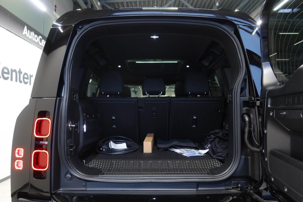 Land Rover Defender 2025