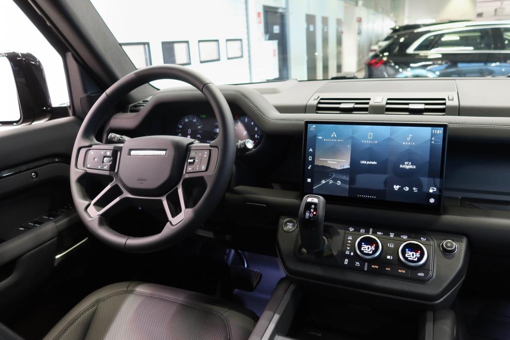 Land Rover Defender 2025