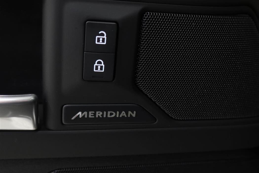 Land Rover Defender 2026