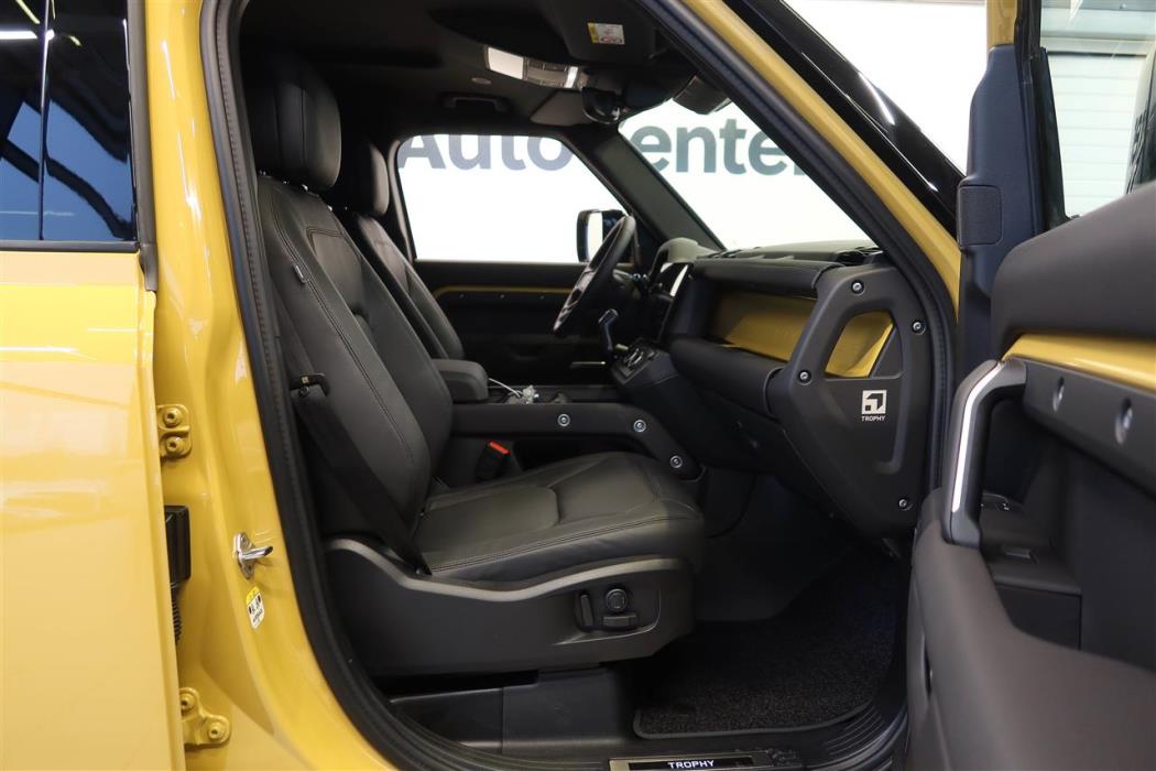 Land Rover Defender 2026