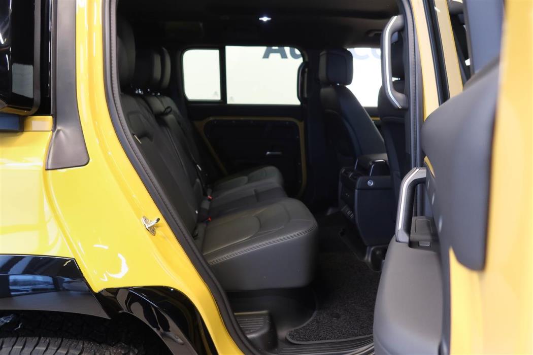 Land Rover Defender 2026