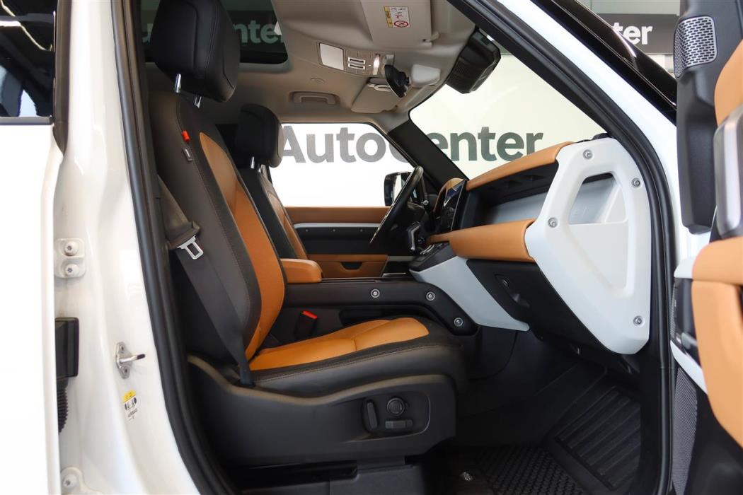 Land Rover Defender 2023