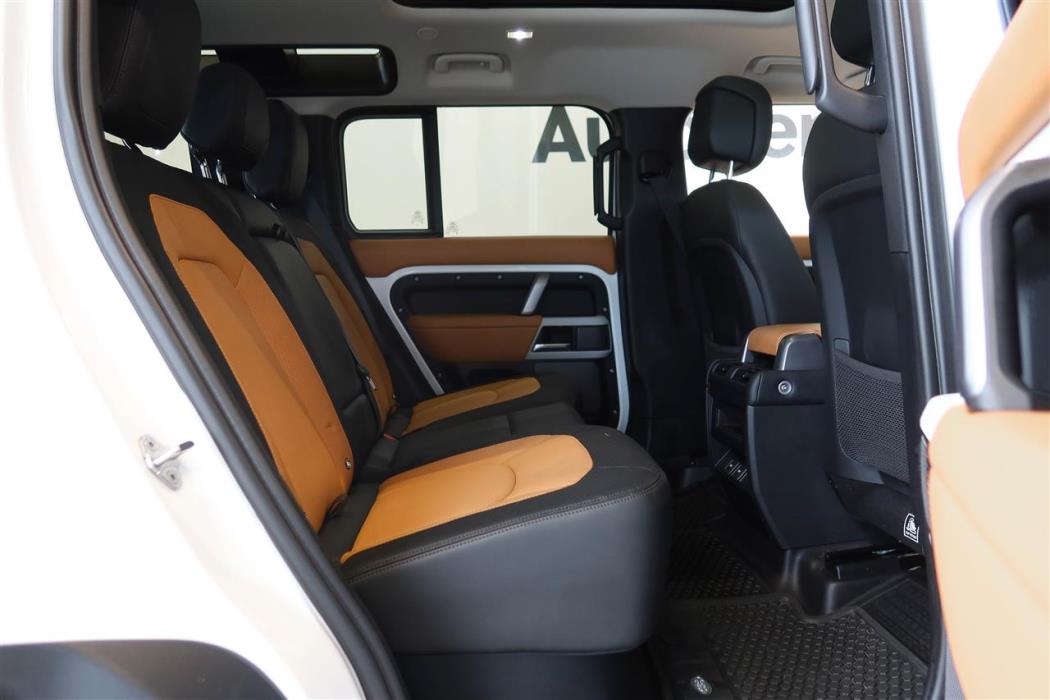 Land Rover Defender 2023