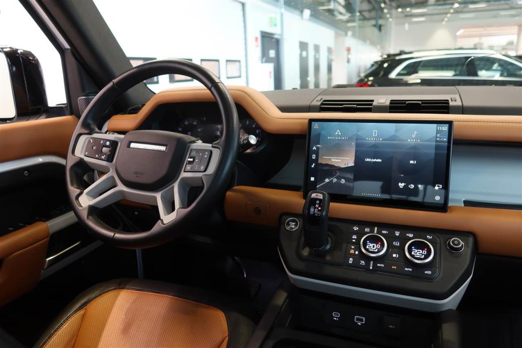 Land Rover Defender 2023