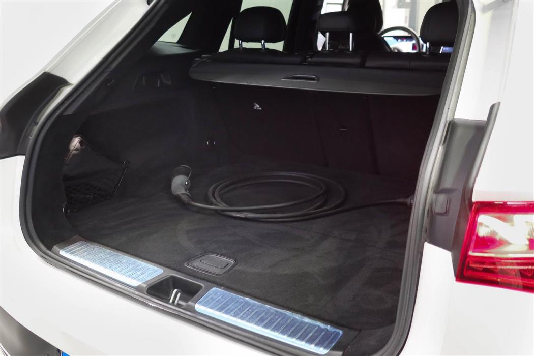 Mercedes-Benz EQE 2024