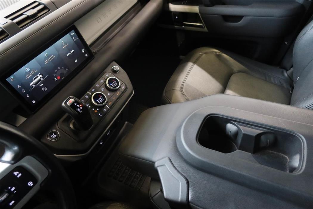 Land Rover Defender 2024