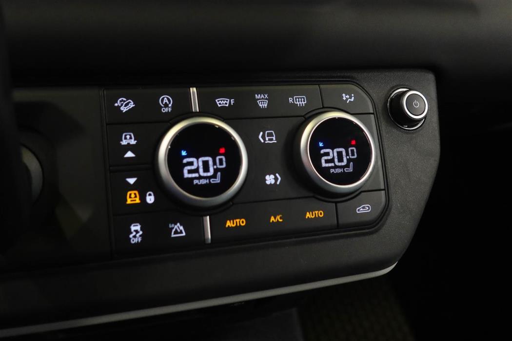 Land Rover Defender 2024