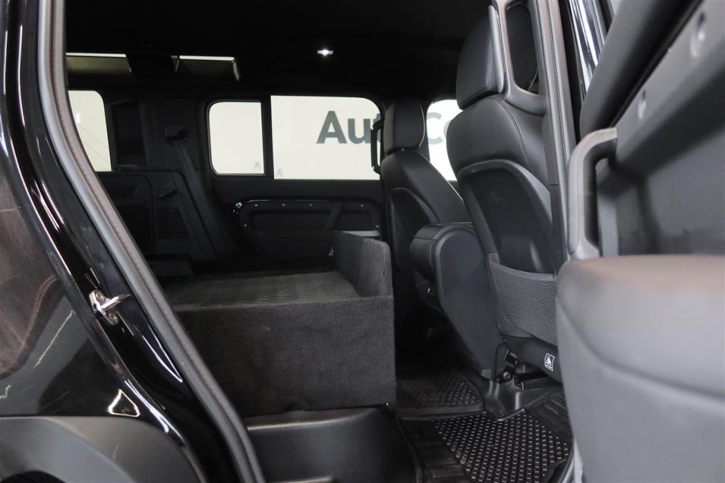 Land Rover Defender 2024