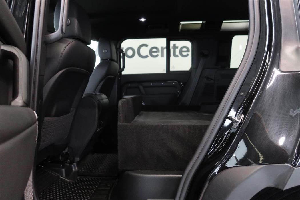 Land Rover Defender 2024